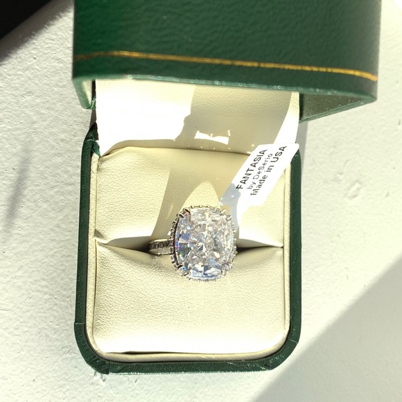 Stunning Elongated Cushion Cut 14k white gold Ring - Picture 5 of 8